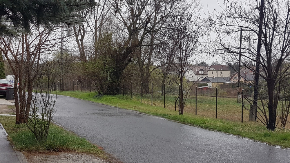 Nem is kell messze menni az első állomásig. Bp XVII.Rákoscsaba, Anna utca é..