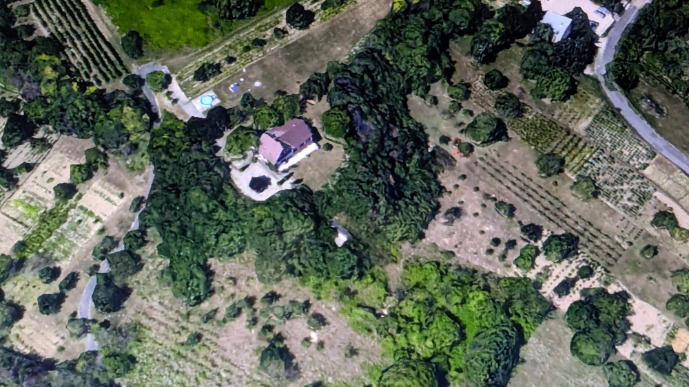 Nagyon érdekes állomás következik, Győrújbarát a helyszín. A Kis Pándzs..