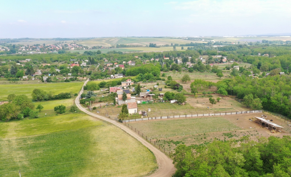Környe a következő település amit érint a út. Kelta és római emlékekbe..