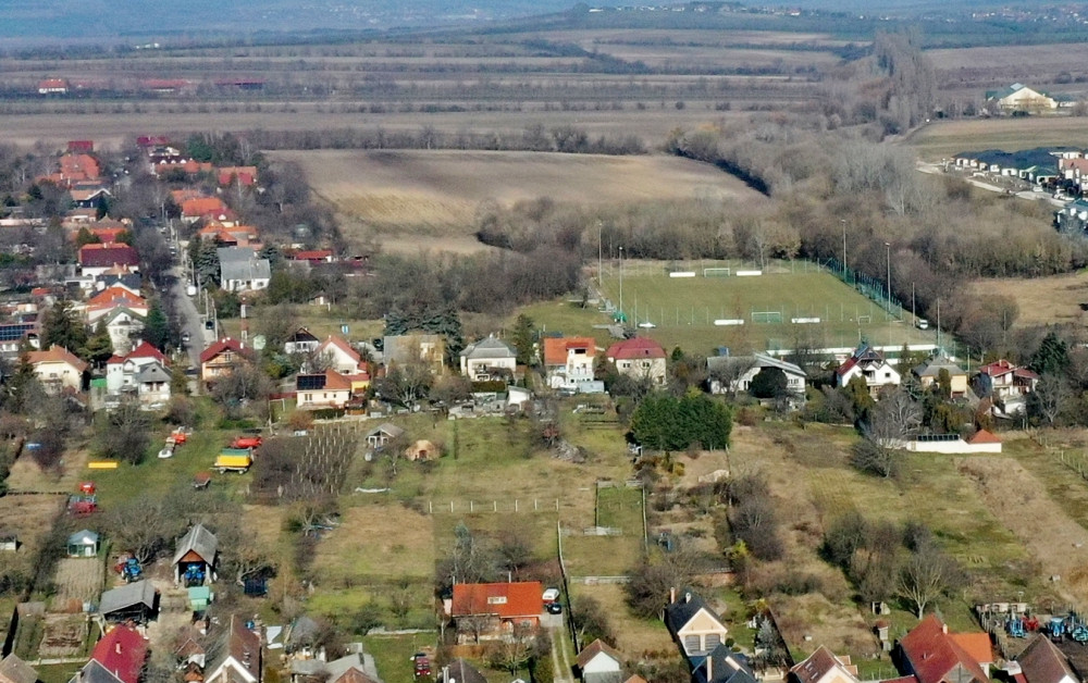 Szintén Páty belterületén látható a negyedik dunántúli állomás. A Füz..